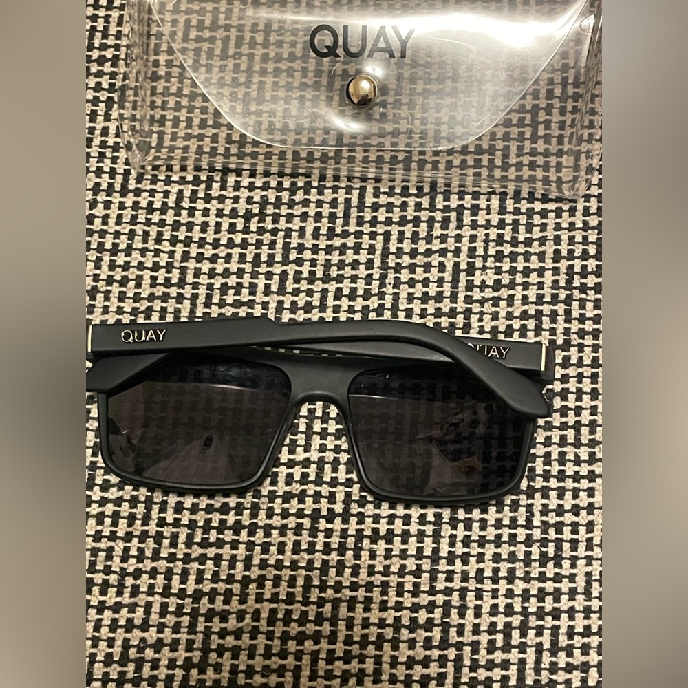 Quay Sunglasses - Picture 2 of 2